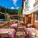 Guest house Sofinata & Pizzeria 3*