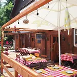 بيت ضيافة Sofinata & Pizzeria